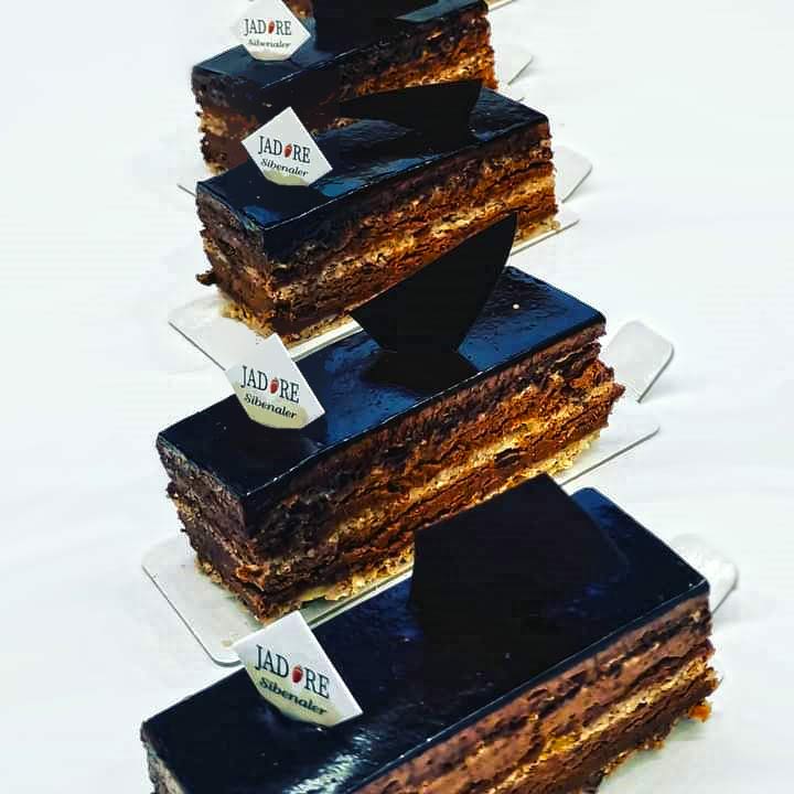 Patisserie-Jadore-Chocolat-Cake